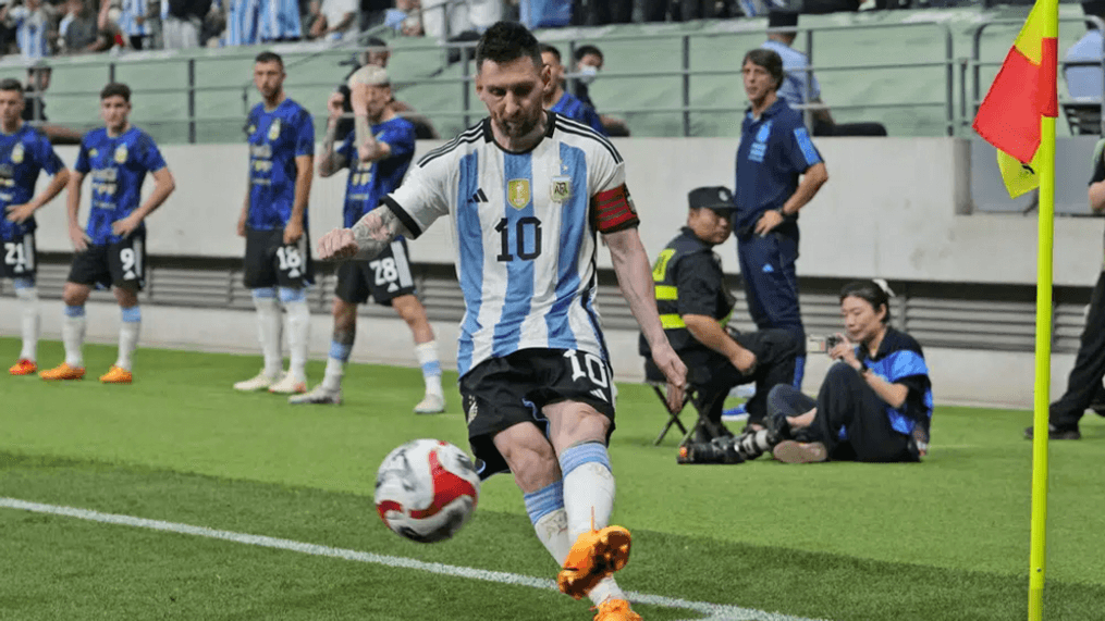 Argentina's Lionel Messi takes a corner kick during the friendly soccer match against Australia at the Workers' Stadium in Beijing, China, Thursday, June 15, 2023. (AP Photo/Andy Wong)